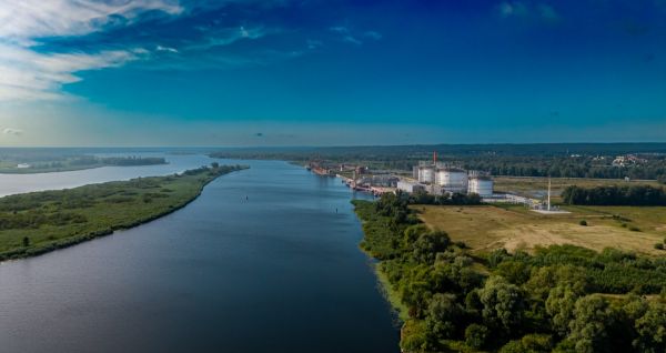 Widok na Odrę, z prawej strony Port Morski