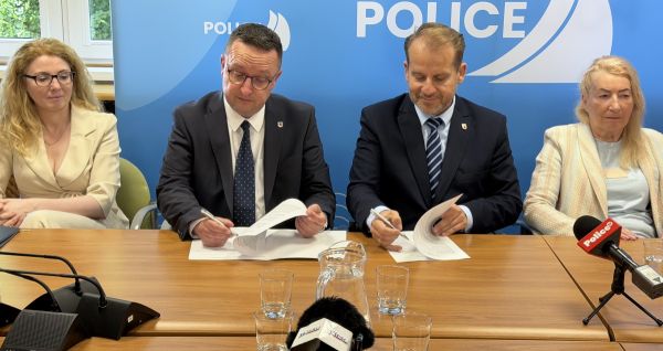 Podpisanie umowy na granty osiedlowe